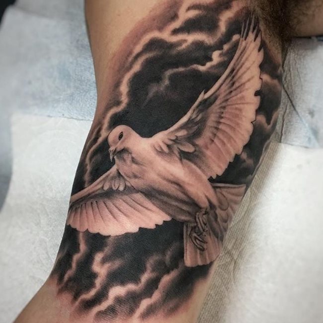 Que symbolise une colombe sur un tatouage ?