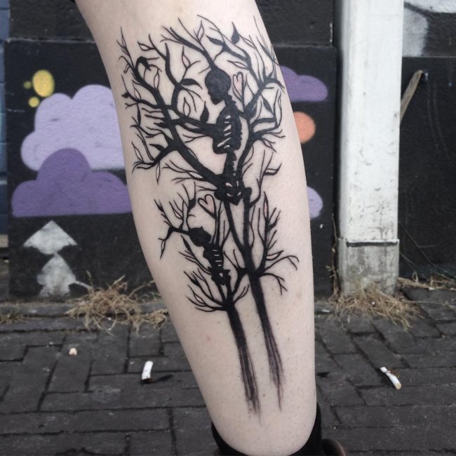 Que symbolise un arbre sur un tatouage ?